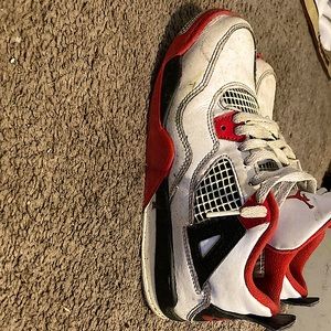 Jordan 4 fire red size 2y US